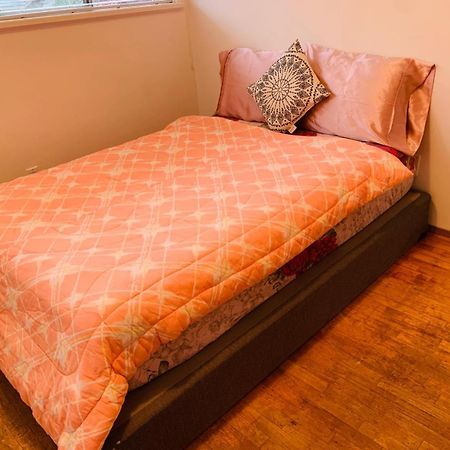 Cosy Romantic Stay In Surrey- Walking Distance From Guildford Town Centre Exterior photo